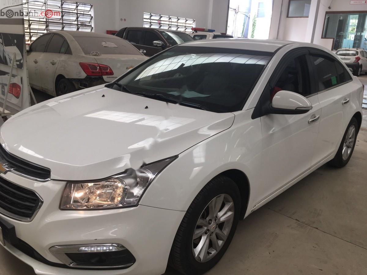 Chevrolet Cruze 2015 - Cần bán Chevrolet Cruze LT 1.6 MT năm sản xuất 2015, màu trắng, giá tốt