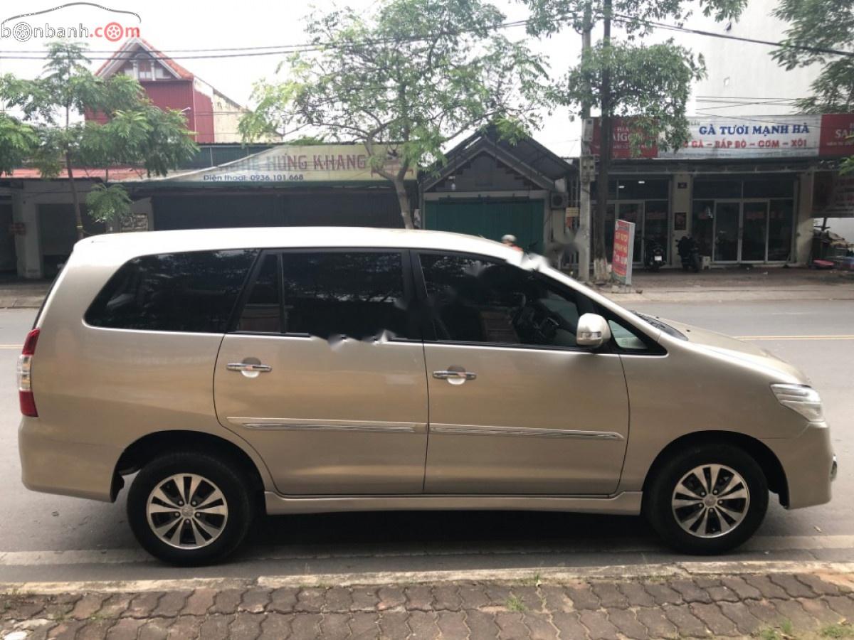 Toyota Innova   2015 - Bán Toyota Innova 2015, màu vàng xe còn mới lắm