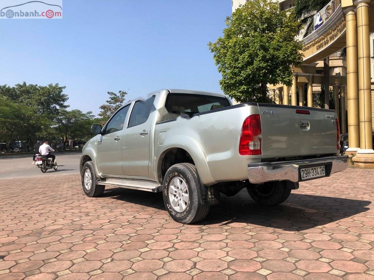 Toyota Hilux   2010 - Bán Toyota Hilux 3.0G 4x4 MT đời 2010, màu bạc, nhập khẩu, số sàn  