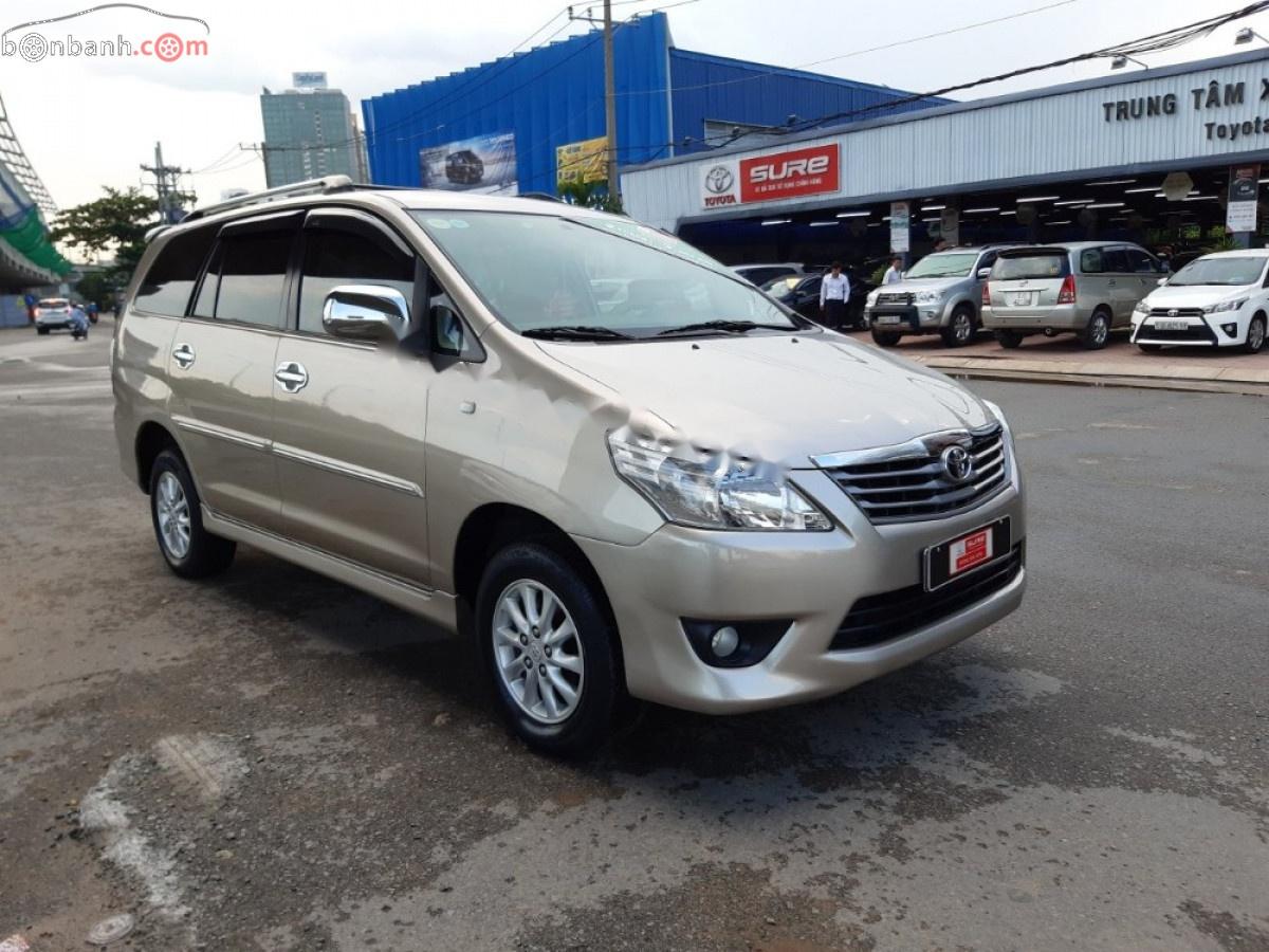 Toyota Innova 2013 - Bán Toyota Innova sản xuất năm 2013, màu nâu xe còn mới lắm