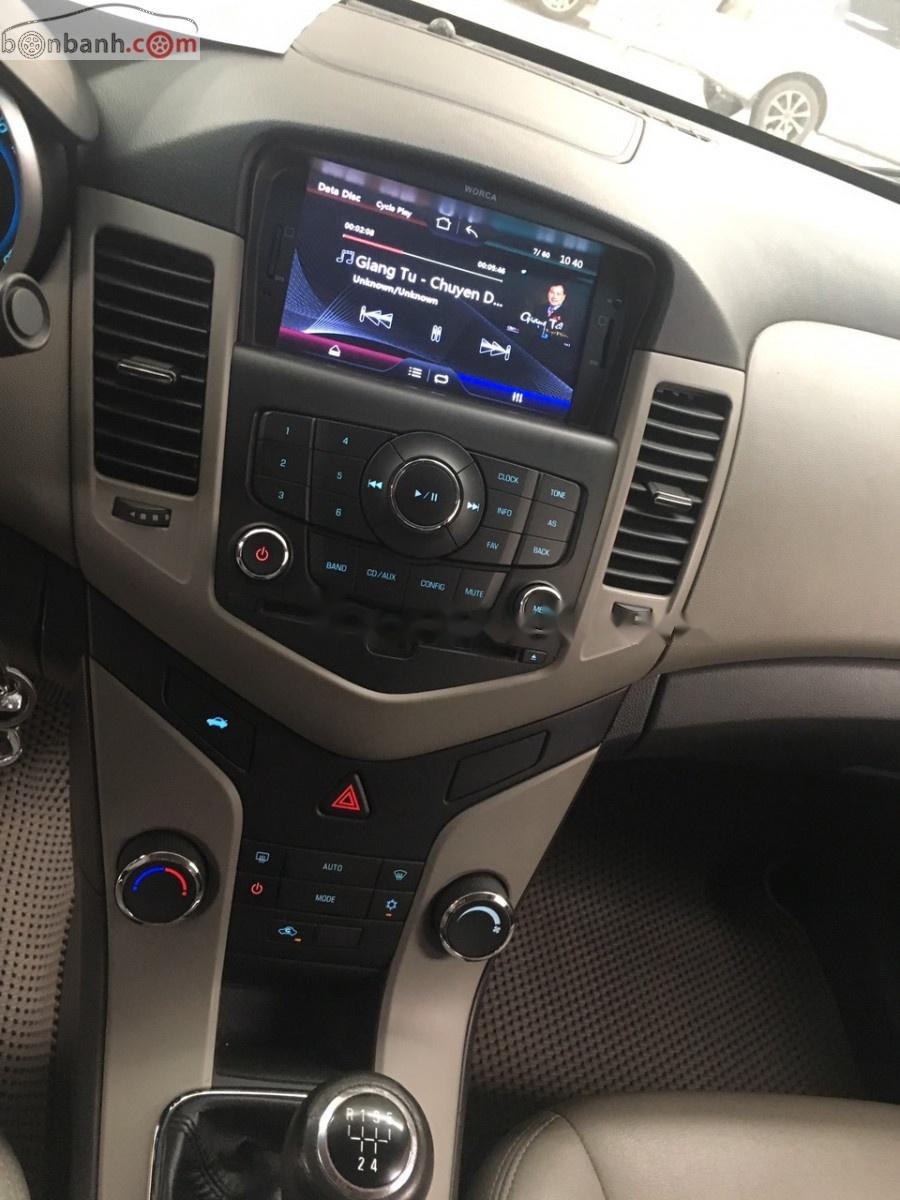 Chevrolet Cruze 2015 - Cần bán Chevrolet Cruze LT 1.6 MT năm sản xuất 2015, màu trắng, giá tốt