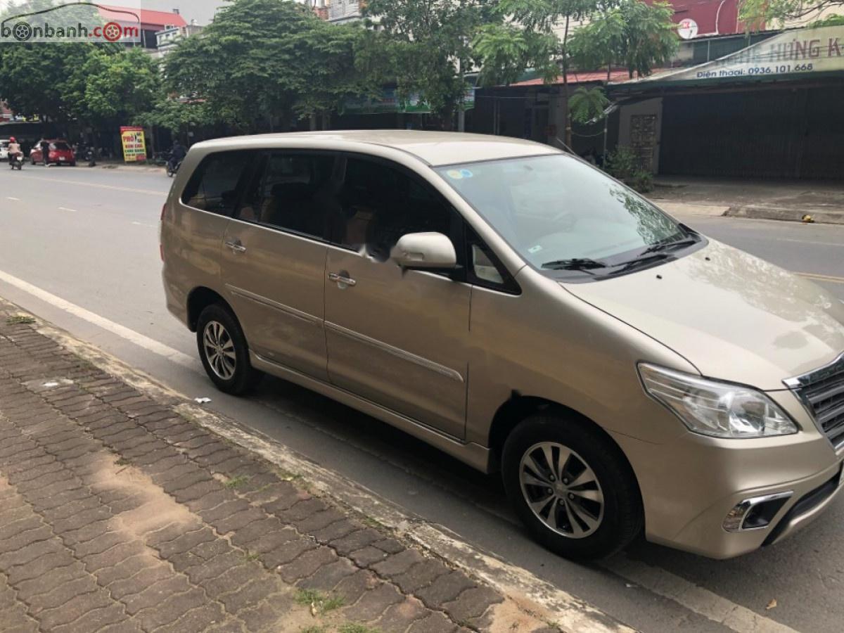 Toyota Innova   2015 - Bán Toyota Innova 2015, màu vàng xe còn mới lắm