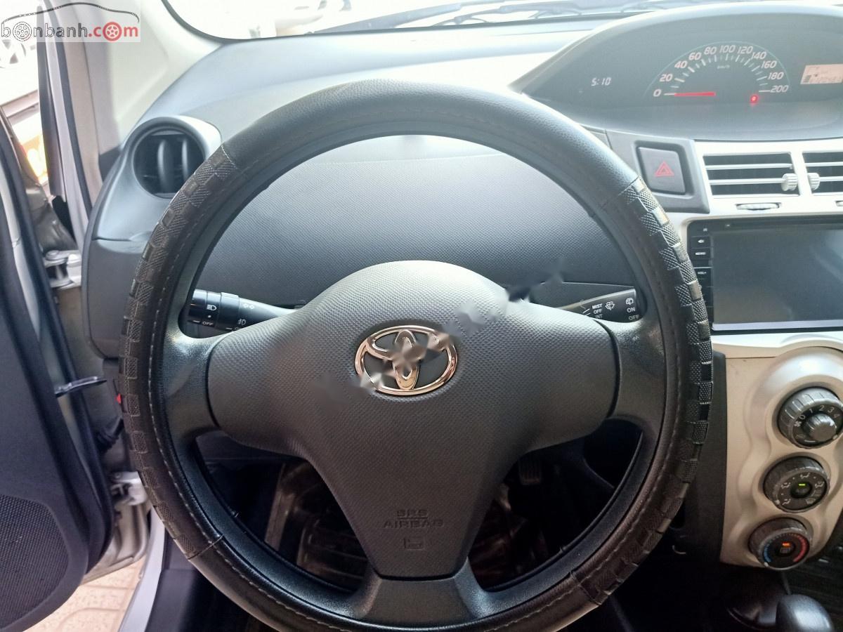 Toyota Yaris 2008 - Bán ô tô Toyota Yaris đời 2008, màu bạc, nhập khẩu chính hãng