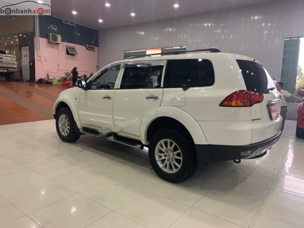 Mitsubishi Pajero Sport 2011 - Cần bán lại xe Mitsubishi Pajero Sport 2.5 năm 2011, màu trắng số sàn giá cạnh tranh