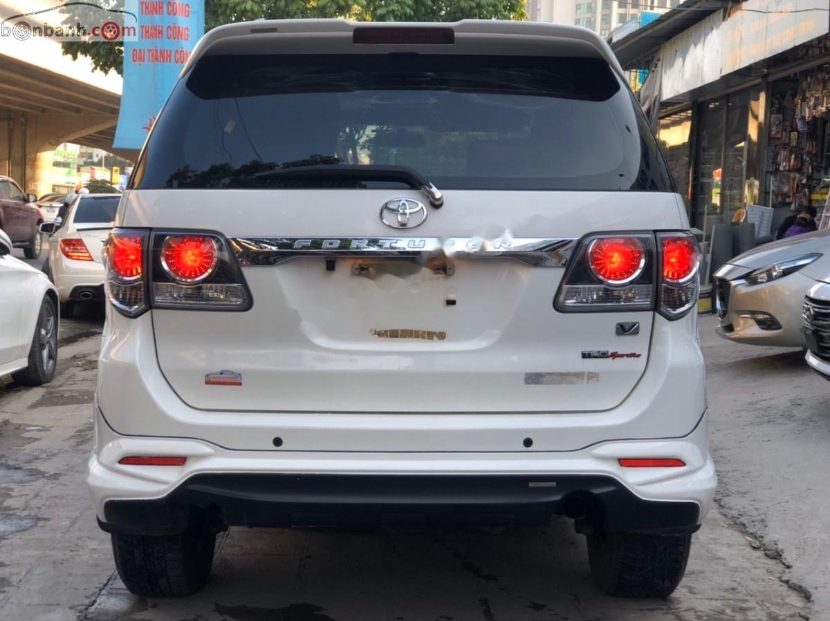 Toyota Fortuner 2015 - Cần bán Toyota Fortuner TRD Sportivo 4x2 AT 2015, màu trắng, giá 855tr