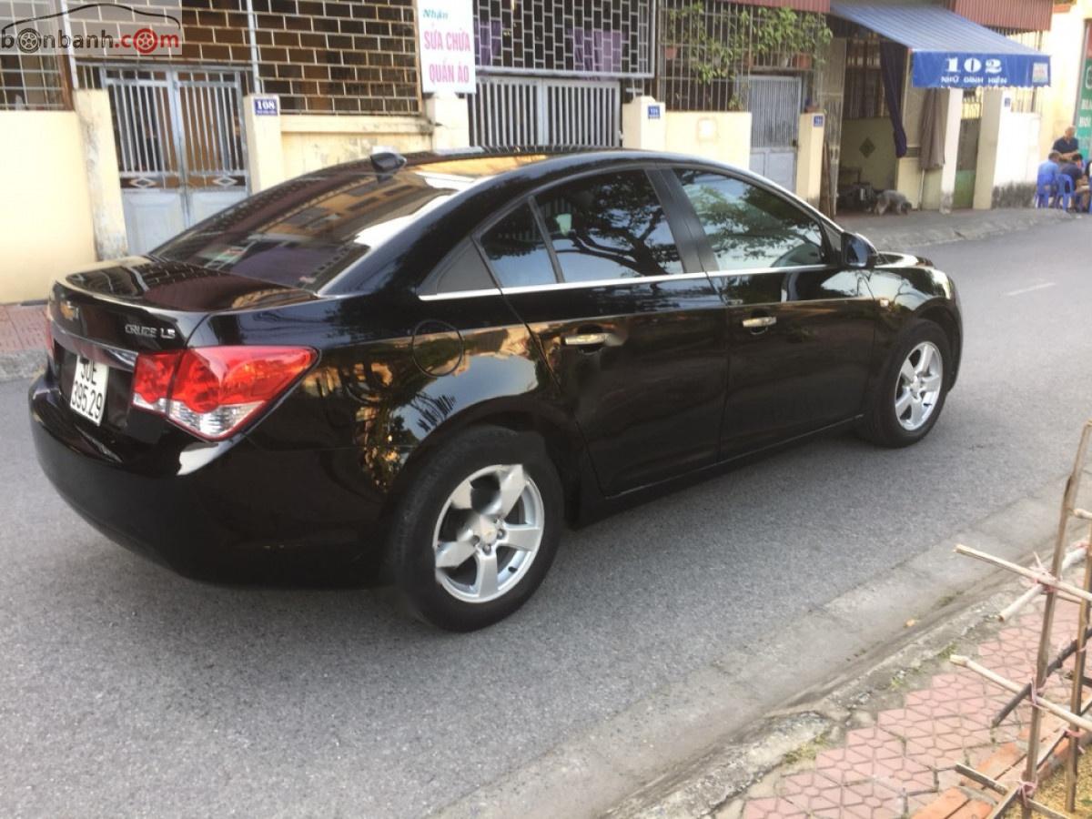 Chevrolet Cruze 2012 - Cần bán gấp Chevrolet Cruze 2012, màu đen số sàn, 320tr