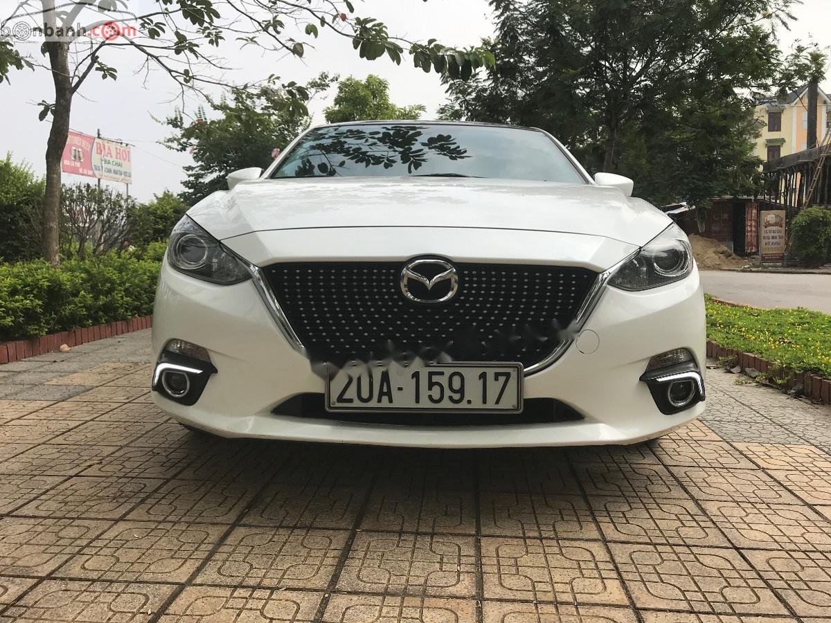 Mazda 3 2016 - Cần bán xe Mazda 3 sản xuất năm 2016, màu trắng số tự động xe còn mới lắm