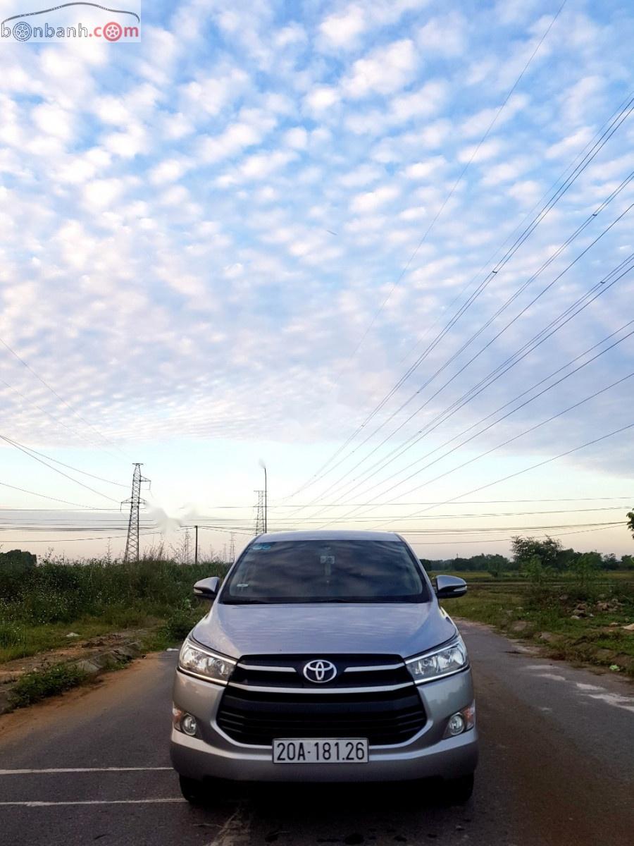 Toyota Innova   2016 - Bán Toyota Innova 2.0E sản xuất 2016, màu bạc, xe gia đình 