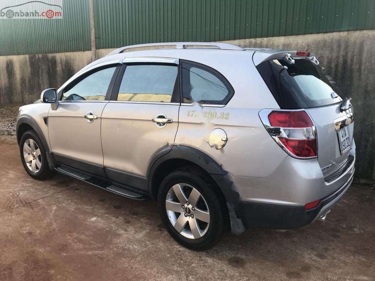 Chevrolet Captiva 2008 - Cần bán xe Chevrolet Captiva năm 2008, màu bạc xe còn mới lắm