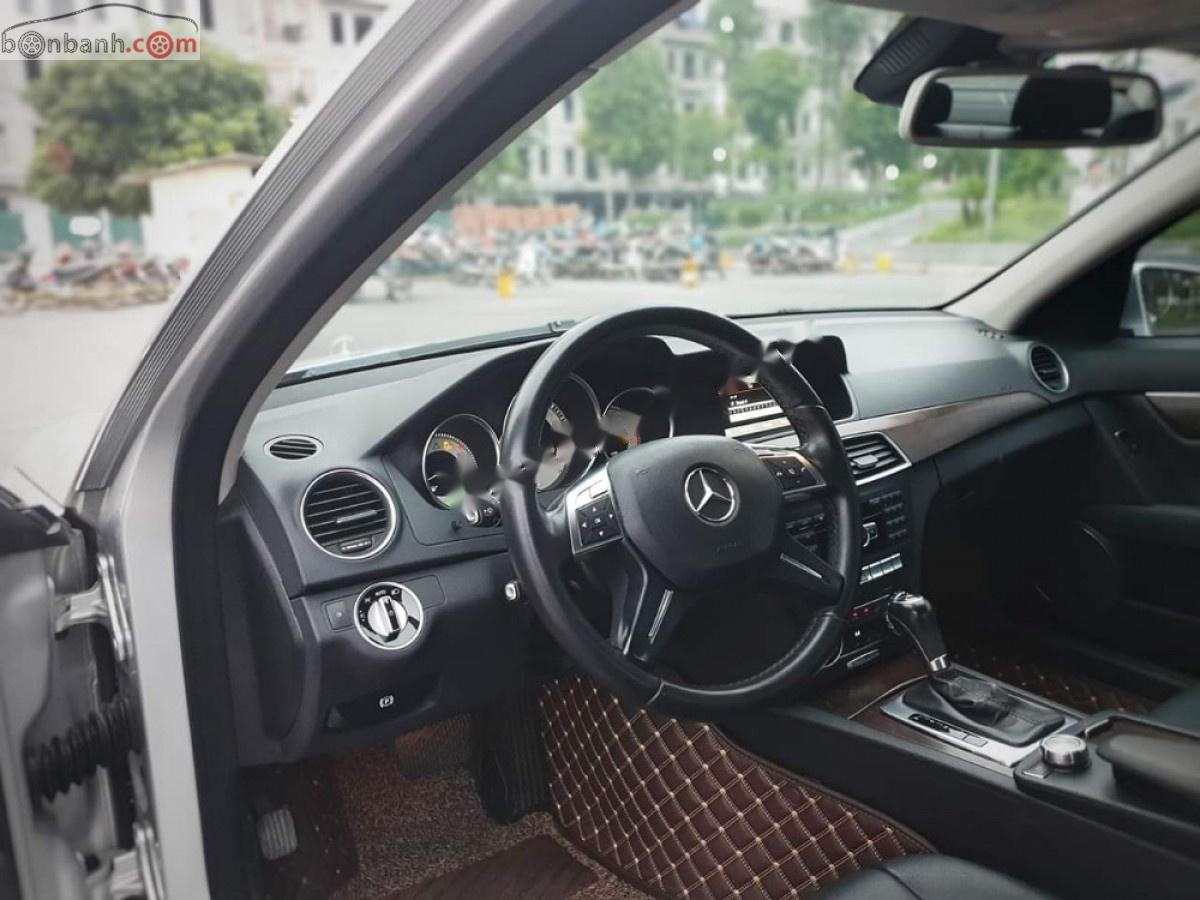 Mercedes-Benz C class 2012 - Bán Mercedes C250 năm sản xuất 2012, màu bạc, 639 triệu