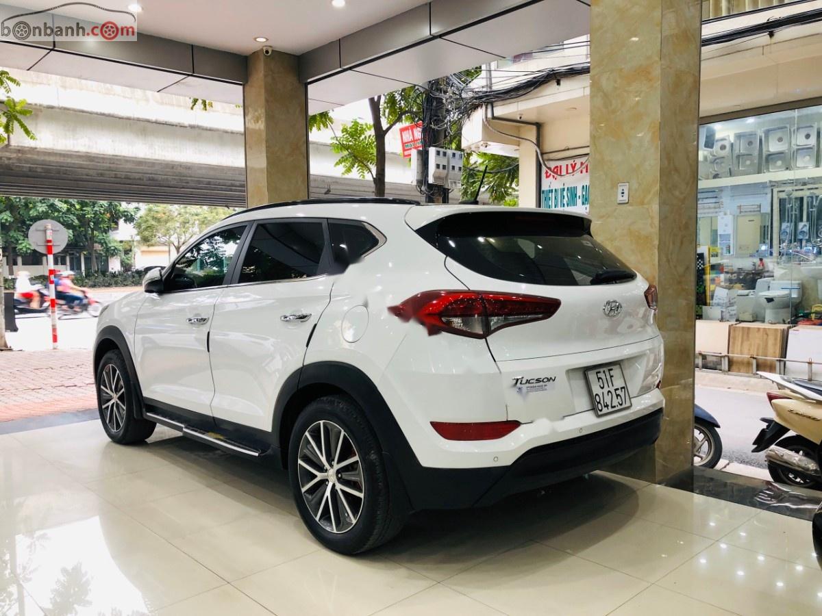 Hyundai Tucson 2016 - Cần bán gấp Hyundai Tucson sản xuất năm 2016, màu trắng, nhập khẩu nguyên chiếc chính hãng