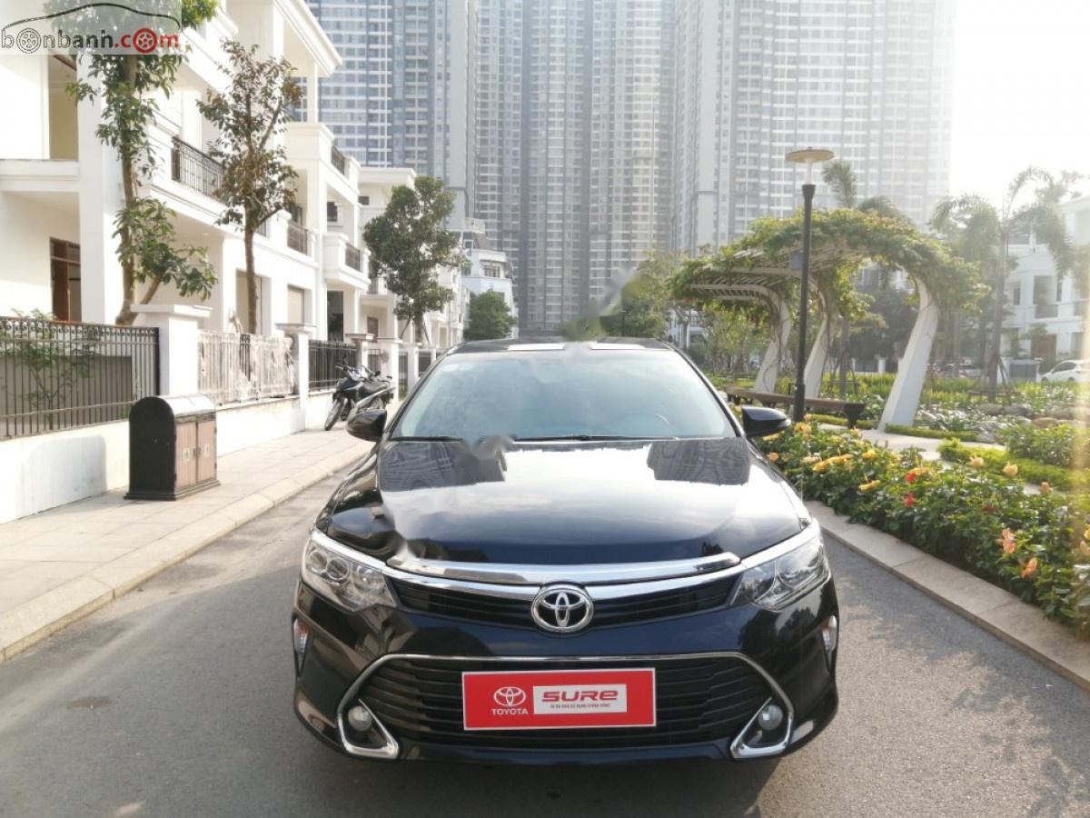 Toyota Camry 2018 - Bán ô tô Toyota Camry đời 2018, màu đen xe còn mới nguyên