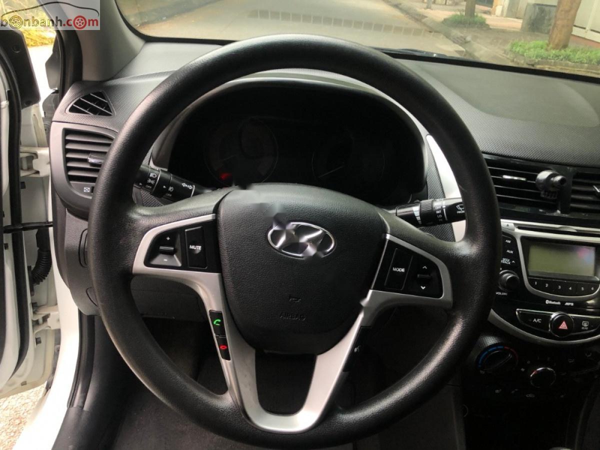 Hyundai Accent 2012 - Cần bán xe Hyundai Accent 1.4 AT 2012, màu trắng, xe nhập chính hãng