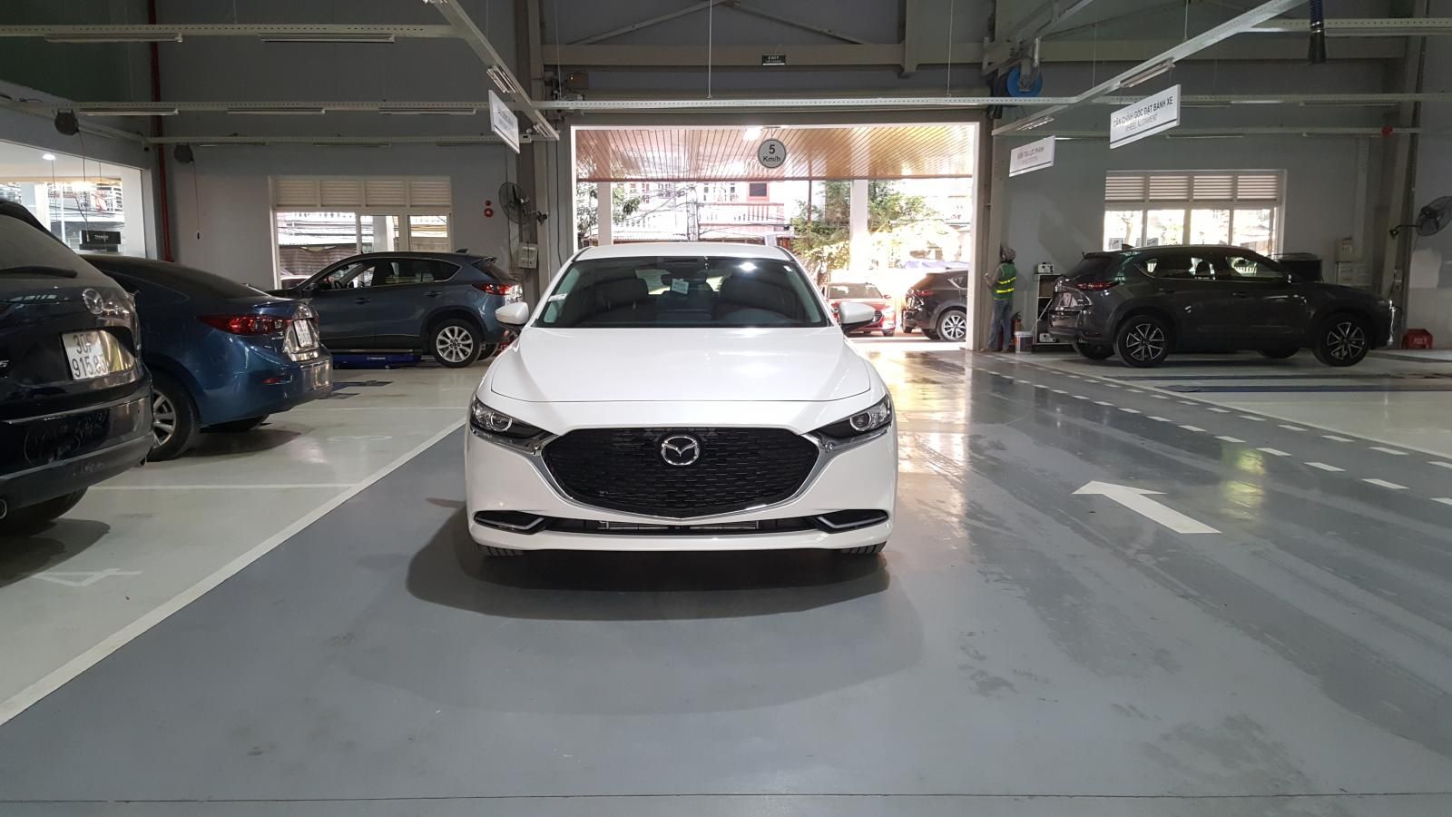 Mazda 3 Sport Deluxe  2019 - Mazda Giải Phóng - Giảm giá sốc cuối năm khi mua xe Mazda 3 Sport Deluxe sản xuất năm 2019, màu trắng