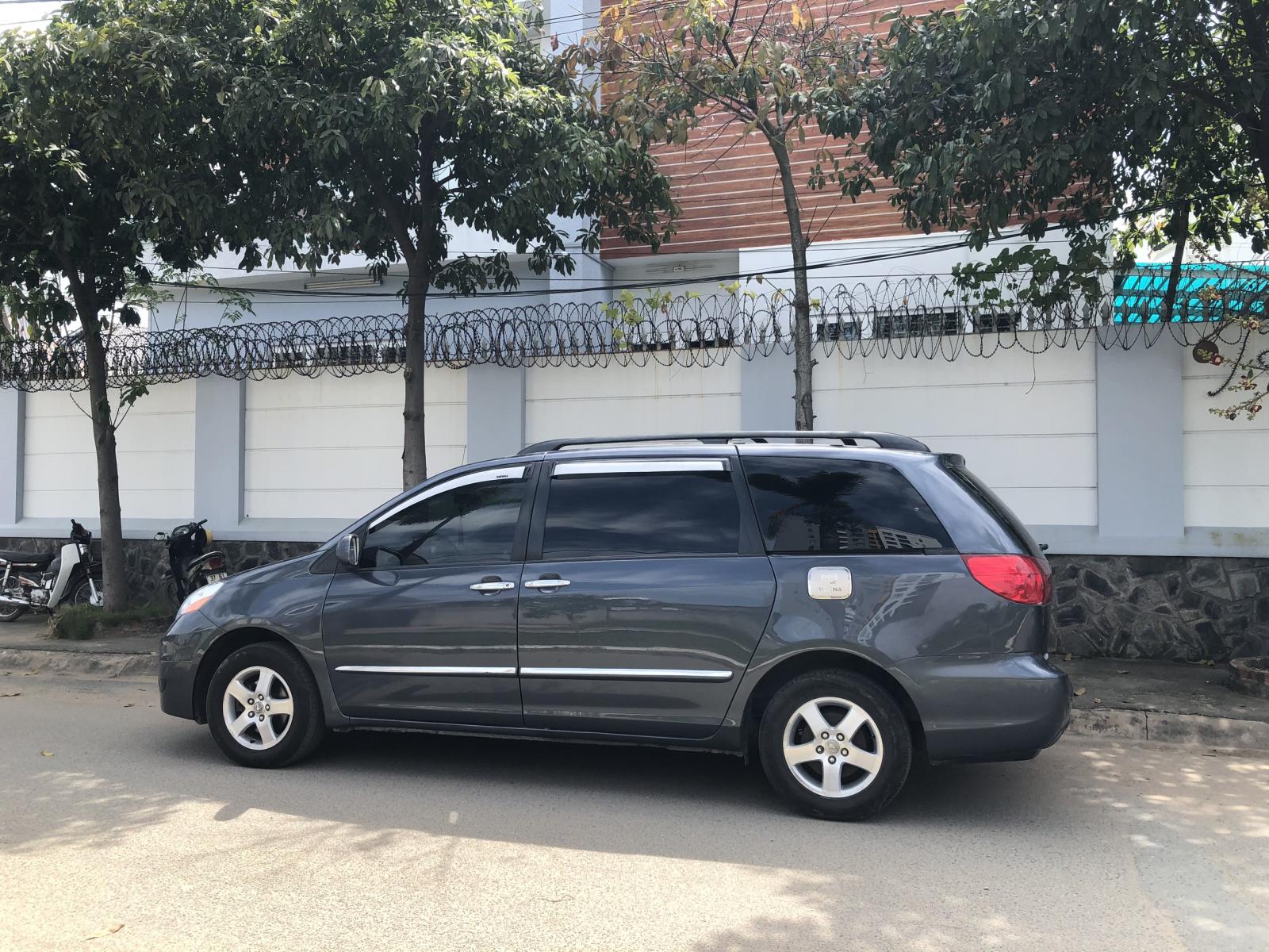 Toyota Sienna 2007 - Bán Toyota Sienna LE 3.5 model 2007, màu xám, nhập Mỹ