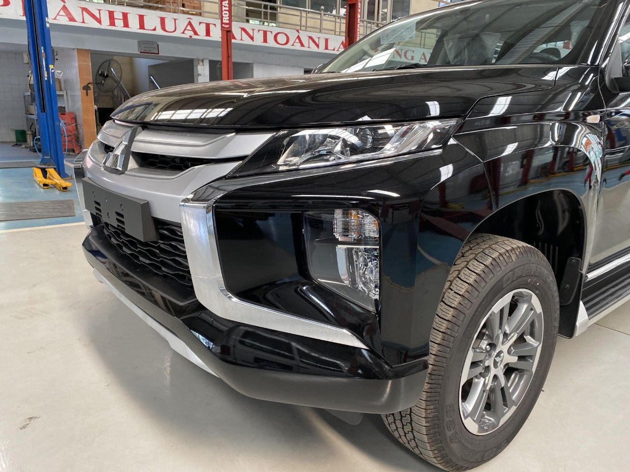 Mitsubishi Triton 2019 - Bán giảm giá cuối năm chiếc xe Mitsubishi Triton đời 2020, màu đen, xe nhập khẩu nguyên chiếc