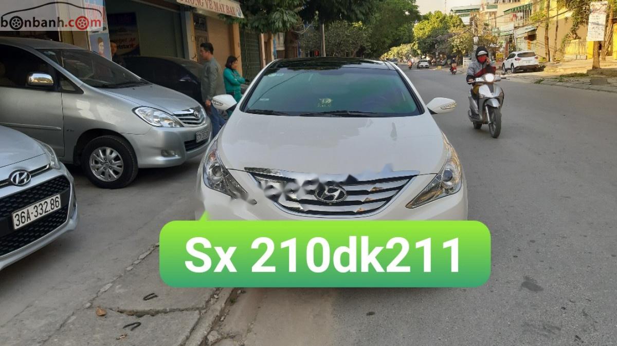 Hyundai Sonata 2.0 AT 2010 - Bán Hyundai Sonata 2.0 AT năm sản xuất 2010, màu trắng, xe nhập