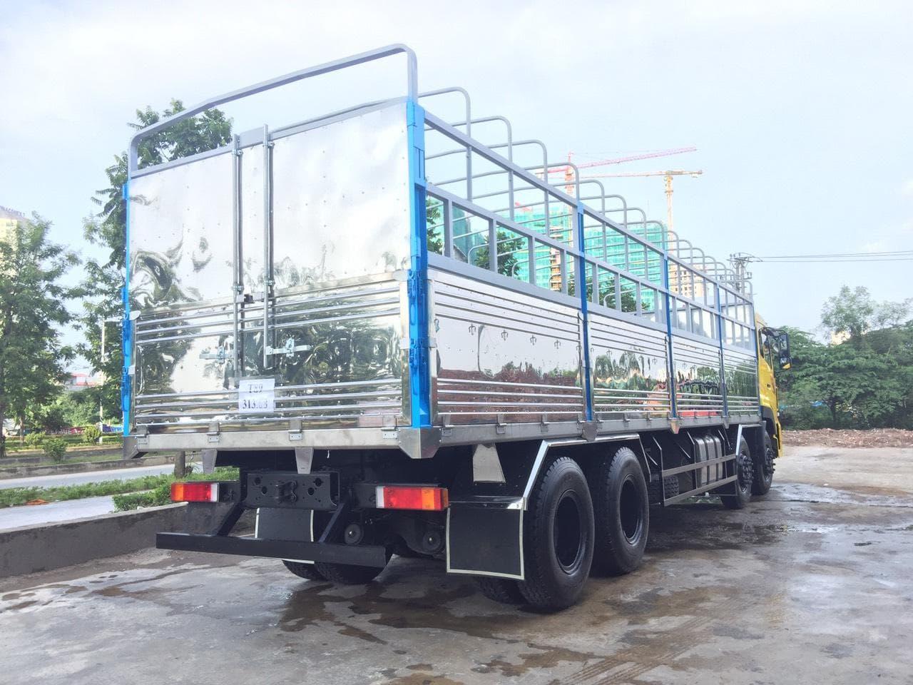 JRD 2019 - Xe tải Dongfeng ISL 315 thùng dài 9m5 
