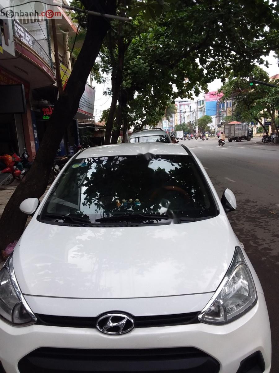 Hyundai Grand i10   2014 - Cần bán Hyundai Grand i10 1.0 MT Base sản xuất năm 2014, màu trắng, nhập khẩu 