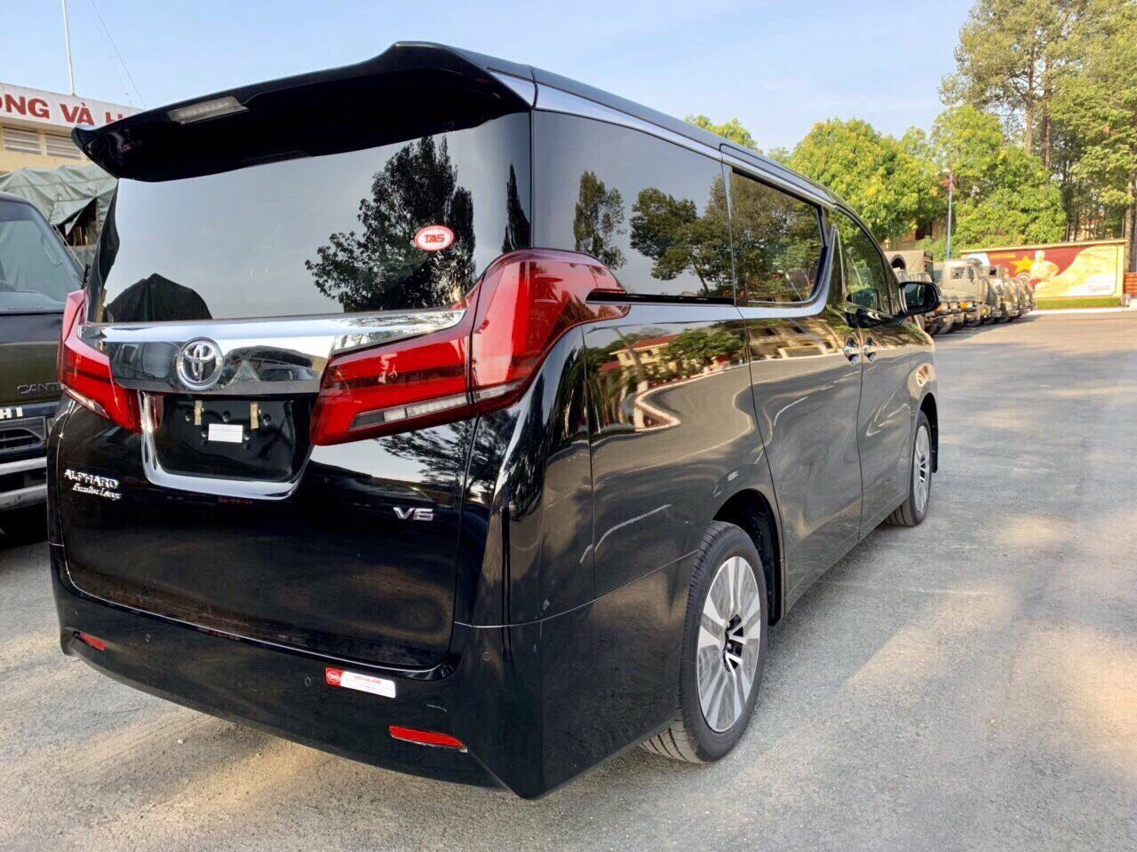 Toyota Alphard 2019 - Giảm giá cuối năm chiếc xe nhập khẩu chính hãng Toyota Alphard đời 2019, màu đen 