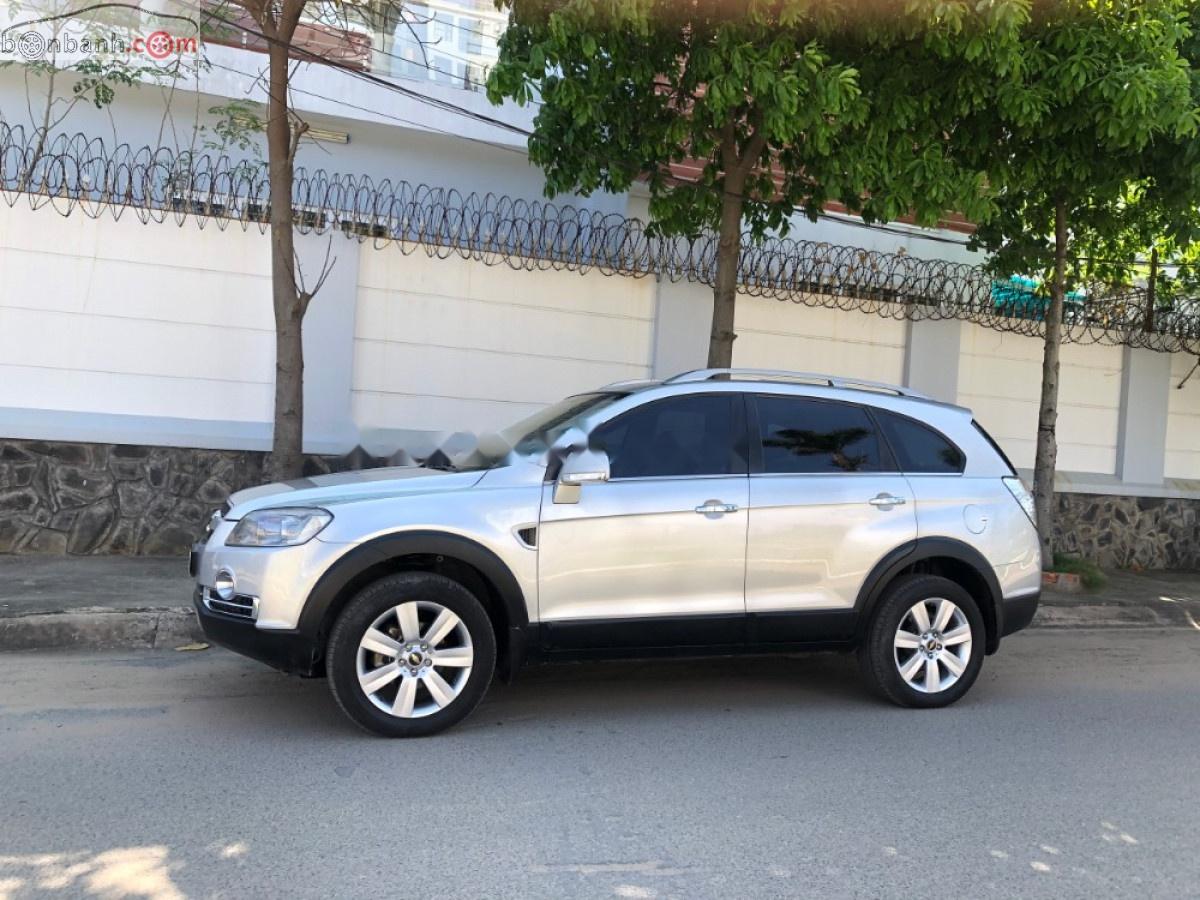 Chevrolet Captiva LTZ Maxx 2.4 AT 2011 - Cần bán xe Chevrolet Captiva LTZ Maxx 2.4 AT đời 2011, màu bạc 