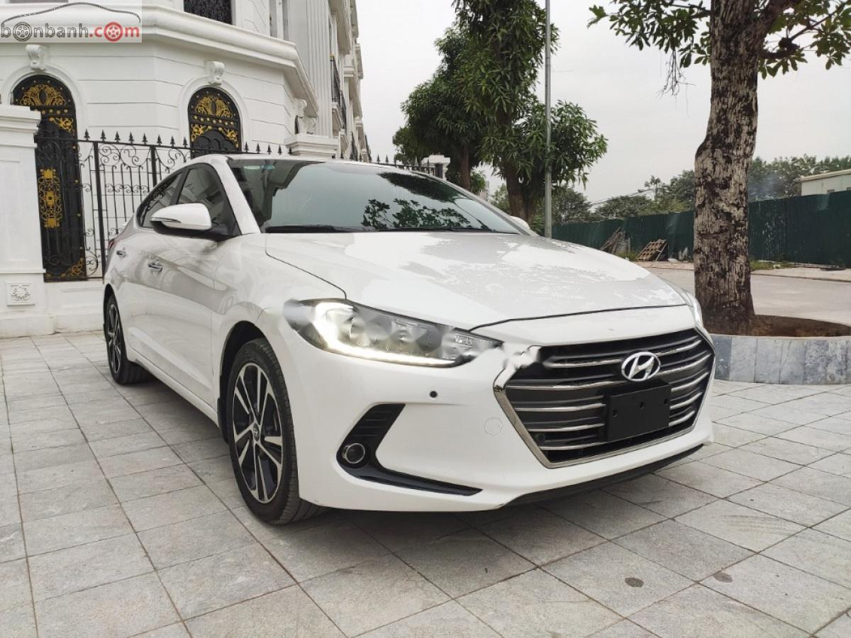 Hyundai Elantra   2017 - Bán xe Hyundai Elantra năm sản xuất 2017, màu trắng xe còn mới lắm