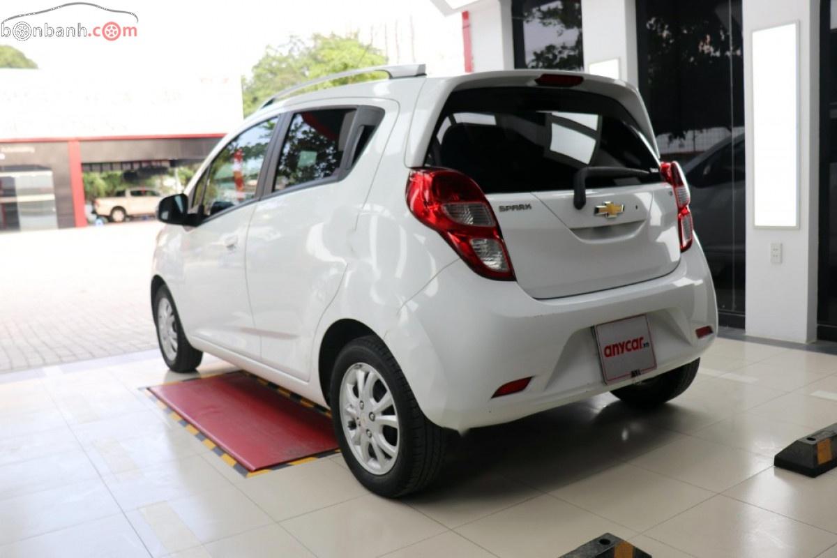 Chevrolet Spark 2018 - Cần bán lại xe Chevrolet Spark MT đời 2018, màu trắng chính chủ