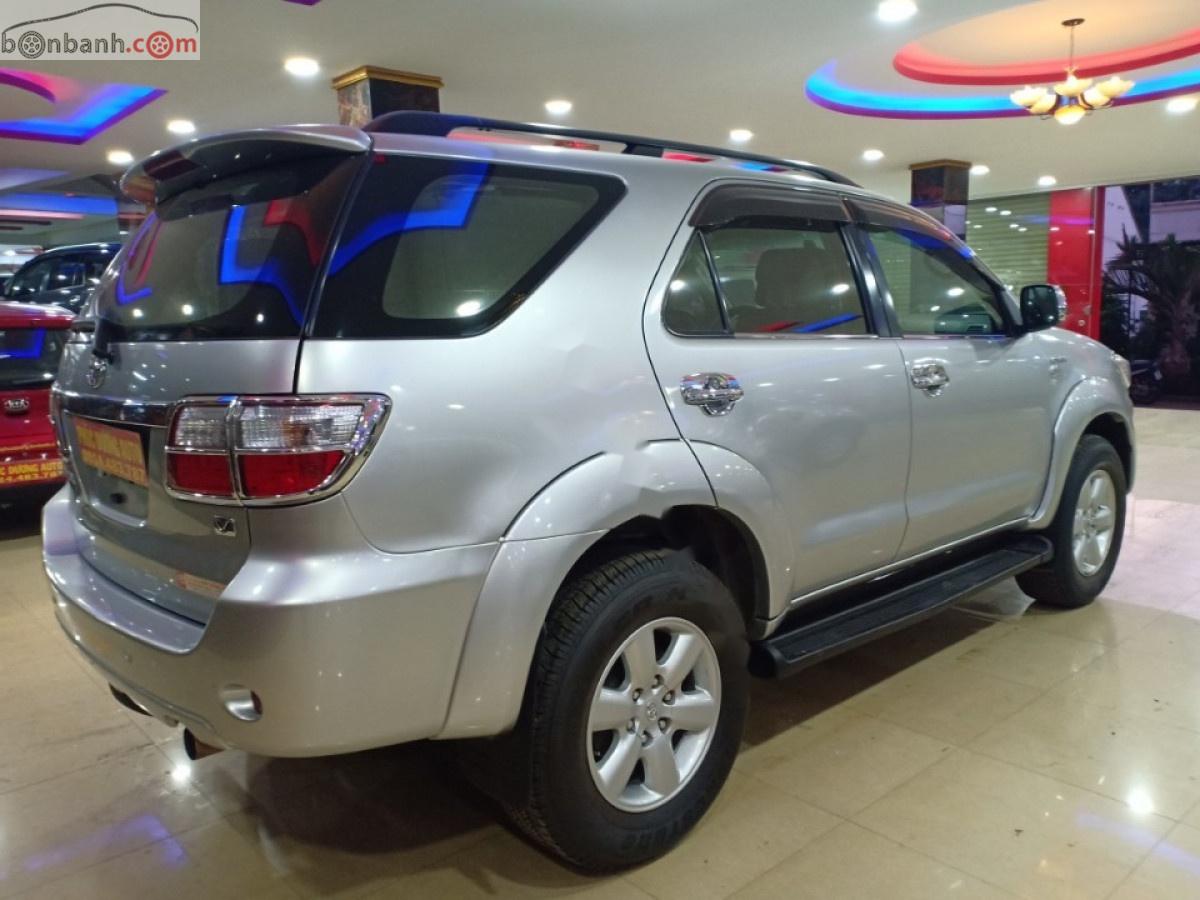 Toyota Fortuner 2.7V 4x4 AT 2010 - Cần bán lại xe Toyota Fortuner 2.7V 4x4 AT sản xuất 2010, màu bạc, xe gia đình, giá tốt