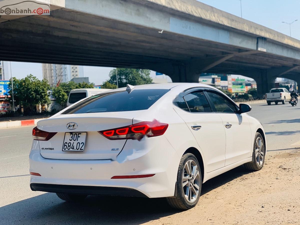 Hyundai Elantra   2017 - Bán xe Hyundai Elantra 2.0 đời 2017, màu trắng