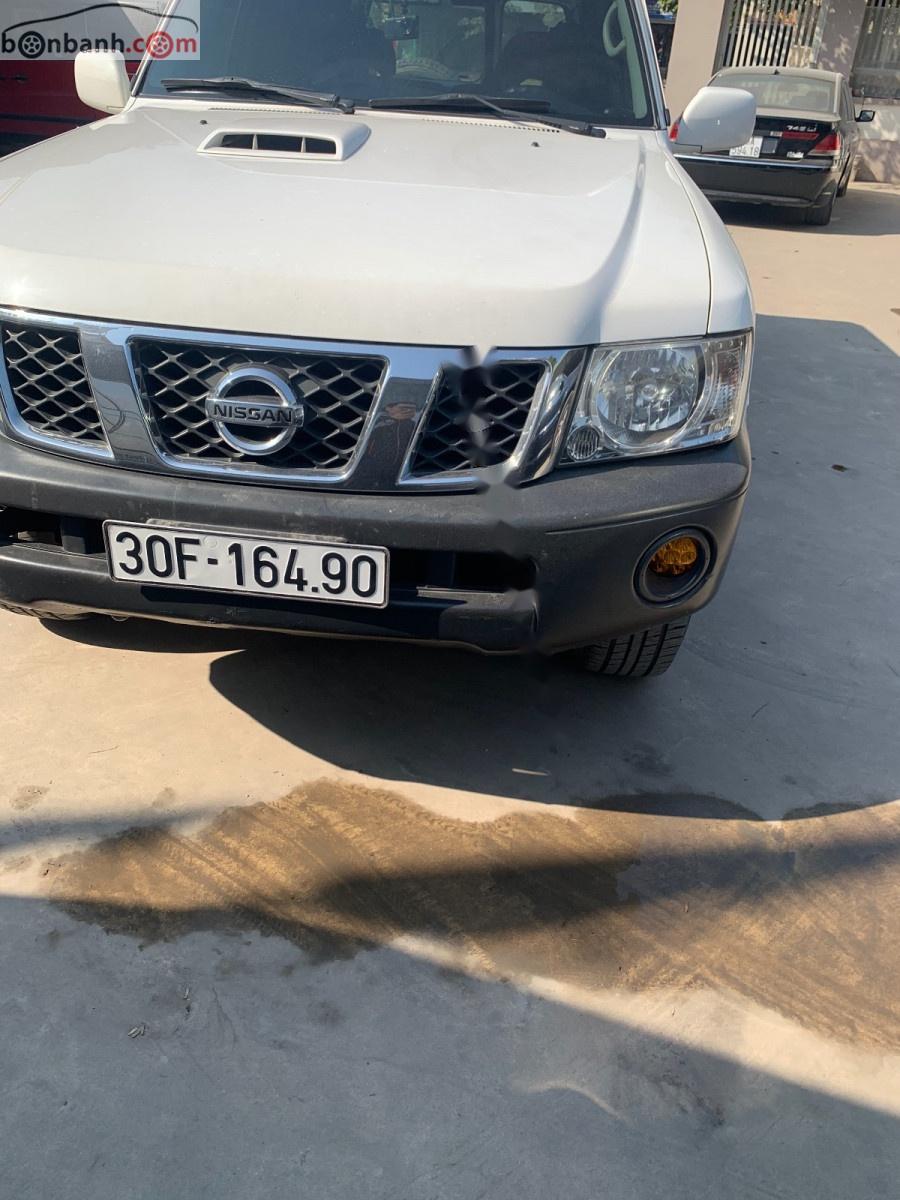 Nissan Patrol 3.0 MT 2006 - Cần bán lại xe Nissan Patrol 3.0 MT năm 2006, màu trắng, nhập khẩu số sàn