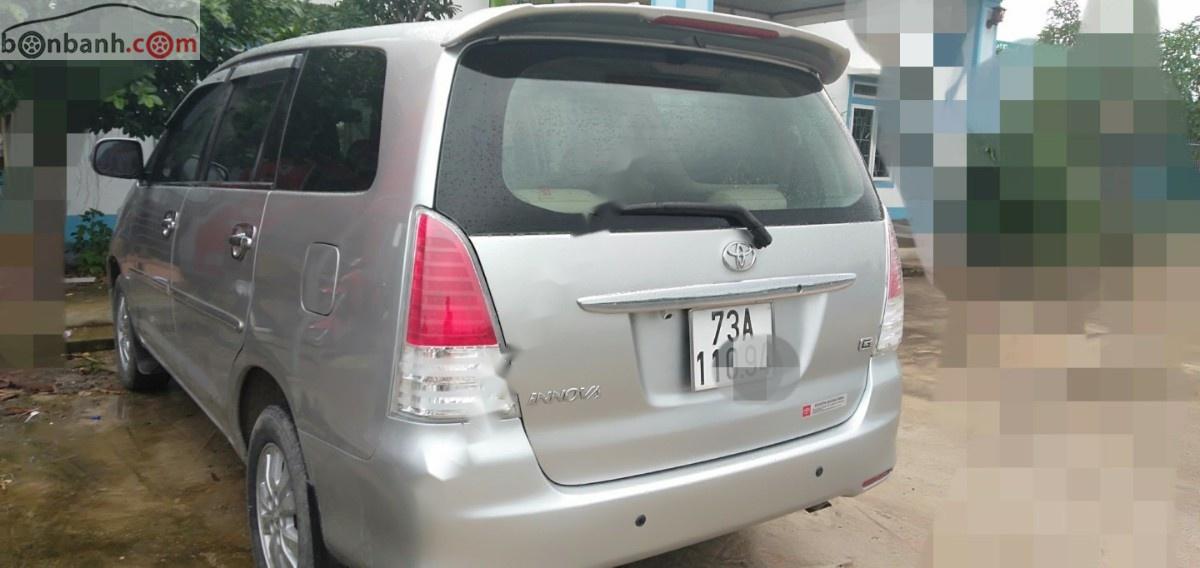 Toyota Innova 2011 - Bán Toyota Innova năm sản xuất 2011, màu bạc số sàn, 385tr xe còn mới lắm