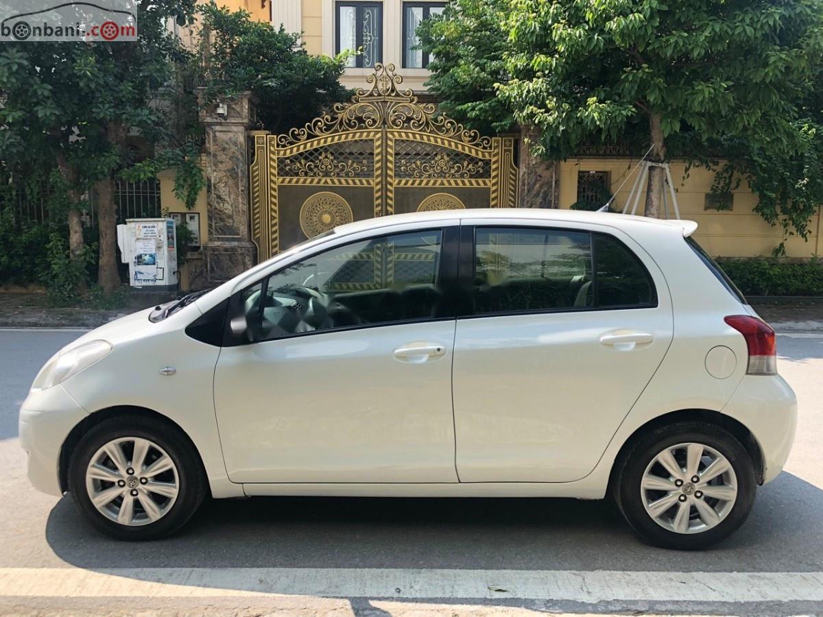 Toyota Yaris 1.3 AT 2010 - Bán Toyota Yaris 1.3 AT sản xuất 2010, màu trắng, nhập khẩu nguyên chiếc xe gia đình