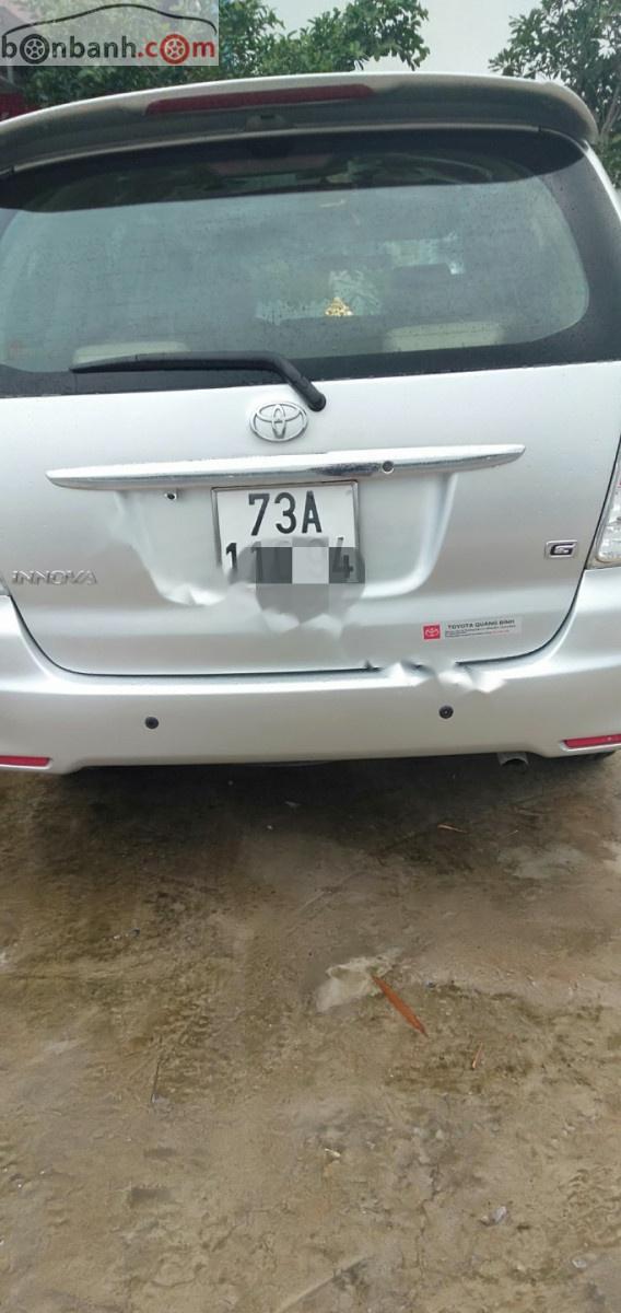 Toyota Innova 2011 - Bán Toyota Innova năm sản xuất 2011, màu bạc số sàn, 385tr xe còn mới lắm