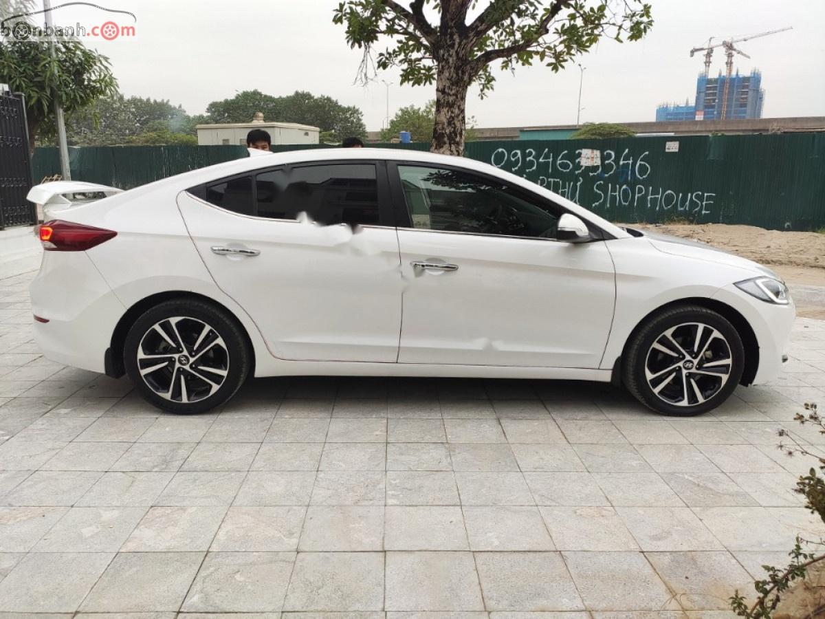 Hyundai Elantra   2017 - Cần bán gấp Hyundai Elantra đời 2017, màu trắng, 610 triệu xe còn mới lắm