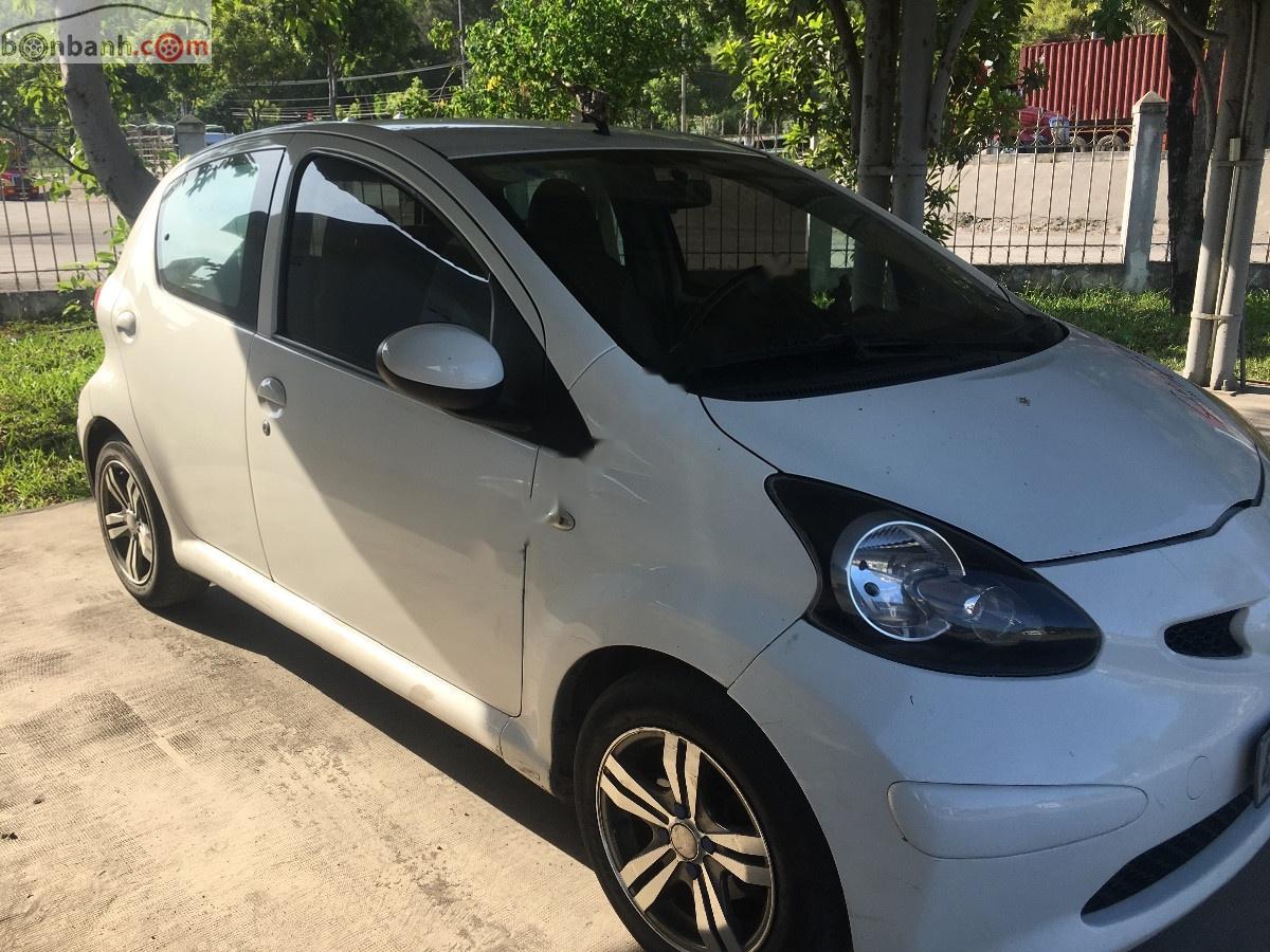 Toyota Aygo 2006 - Cần bán gấp Toyota Aygo đời 2006, màu trắng, nhập khẩu