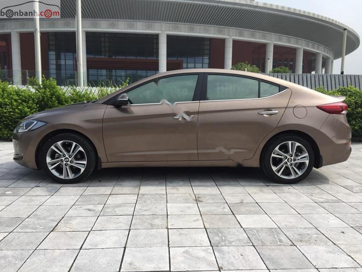 Hyundai Lantra 2.0AT 2016 - Cần bán gấp Hyundai Lantra 2.0AT sản xuất 2016, màu nâu chính chủ, giá 585tr