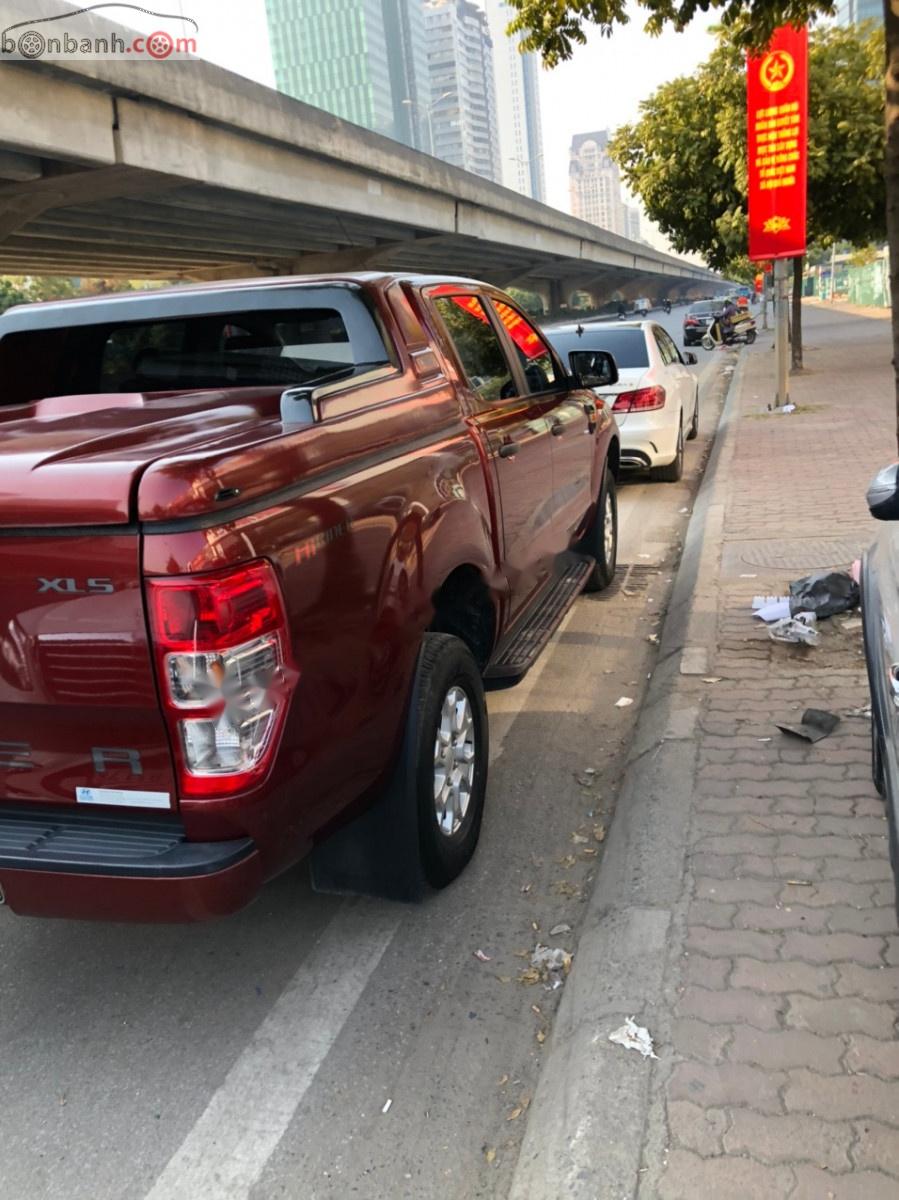 Ford Ranger XLS 2.2L 4x2 AT 2017 - Cần bán xe Ford Ranger XLS 2.2L 4x2 AT năm 2017, màu đỏ, nhập khẩu