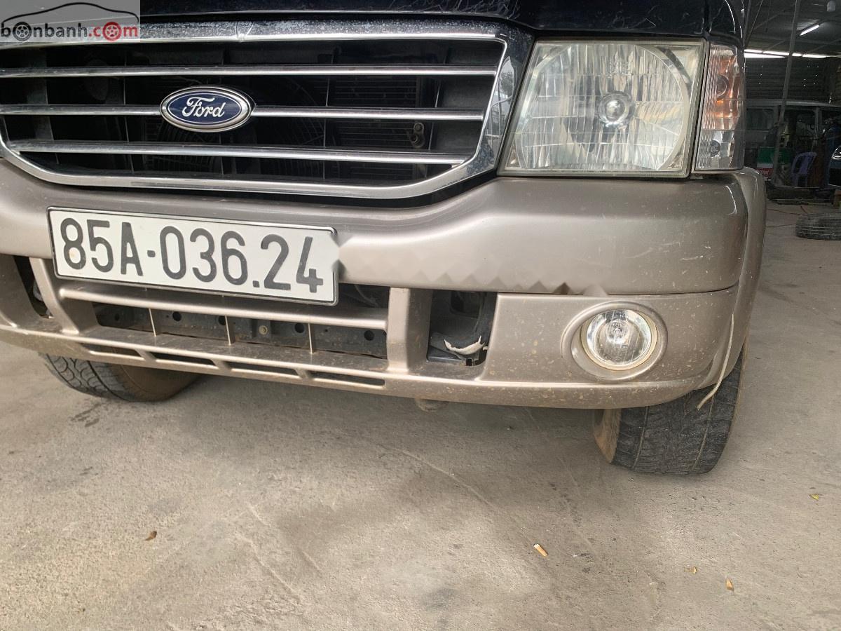 Ford Everest   2005 - Cần bán gấp Ford Everest năm sản xuất 2005, màu đen xe còn mới lắm