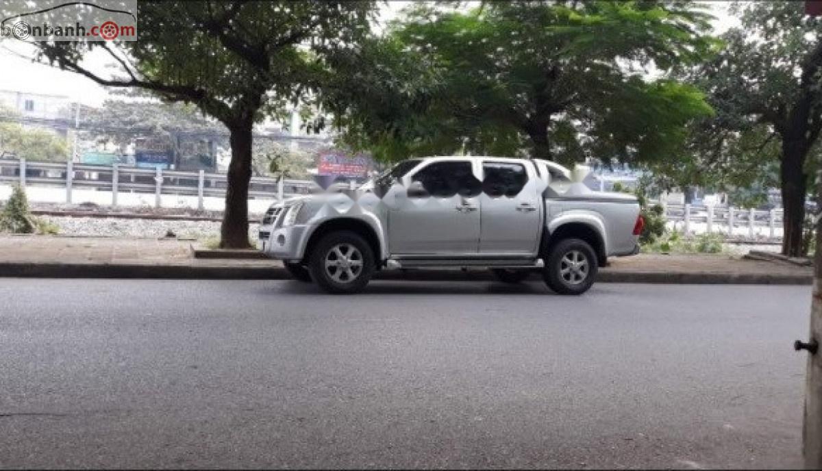 Isuzu Dmax 2010 - Cần bán xe Isuzu Dmax năm sản xuất 2010, màu bạc số sàn xe còn mới lắm