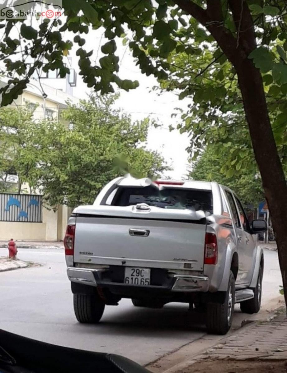 Isuzu Dmax 2010 - Cần bán xe Isuzu Dmax năm sản xuất 2010, màu bạc số sàn xe còn mới lắm