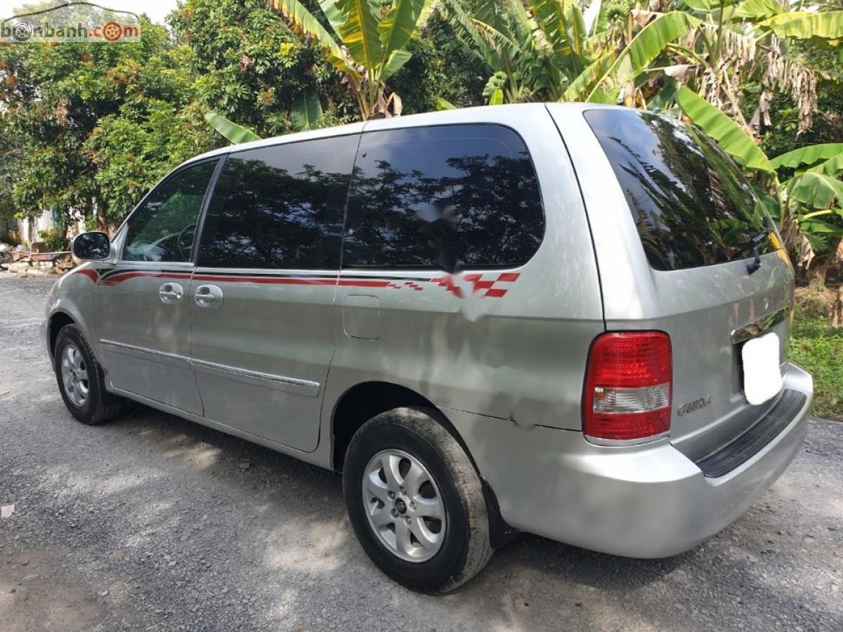 Kia Carnival GS 2.5AT 2009 - Bán Kia Carnival GS 2.5AT năm 2009, màu bạc xe gia đình giá cạnh tranh
