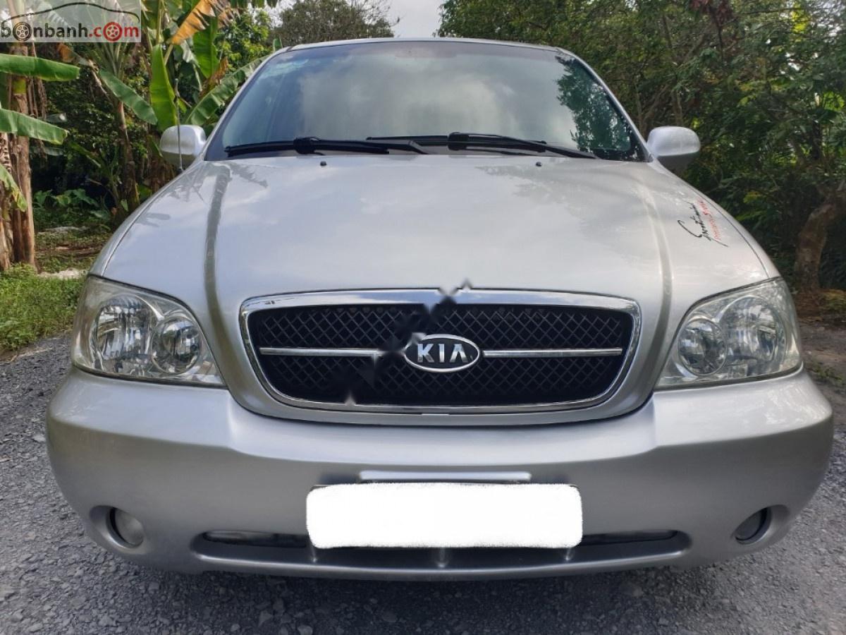 Kia Carnival GS 2.5AT 2009 - Bán Kia Carnival GS 2.5AT năm 2009, màu bạc xe gia đình giá cạnh tranh