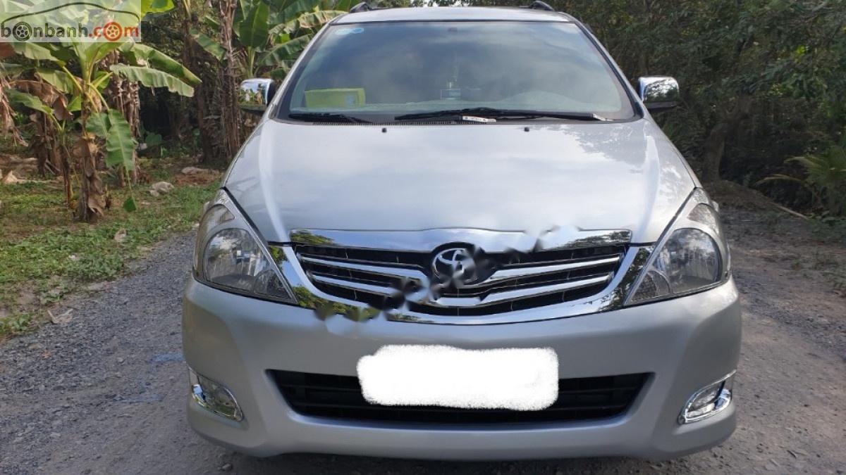 Toyota Hilux 2.0 G 2009 - Bán ô tô Toyota Hilux 2.0 G năm sản xuất 2009, màu bạc xe gia đình