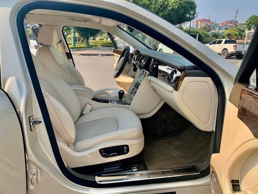 Bentley Mulsanne 2010 - Bán Bentley Mulsanne sản xuất năm 2010, màu vàng, xe nhập chính hãng