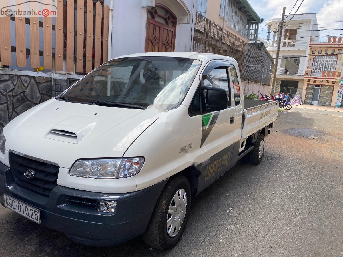 Hyundai Libero   2006 - Bán Hyundai Libero 2.5 năm sản xuất 2006, màu trắng, nhập khẩu 