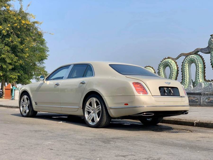 Bentley Mulsanne 2010 - Bán Bentley Mulsanne sản xuất năm 2010, màu vàng, xe nhập chính hãng