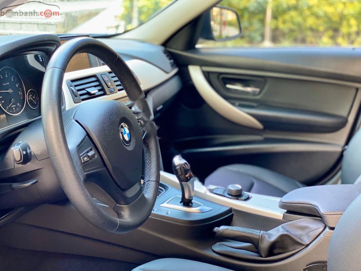 BMW 3 Series 320i 2014 - Bán xe BMW 3 Series 320i sản xuất năm 2014, màu đen, xe nhập, 850 triệu