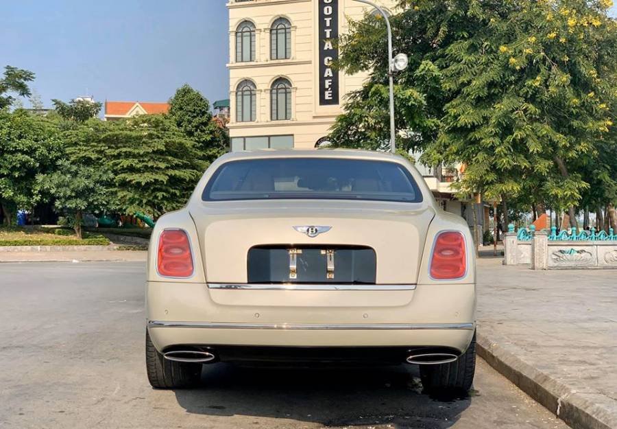 Bentley Mulsanne 2010 - Bán Bentley Mulsanne sản xuất năm 2010, màu vàng, xe nhập chính hãng