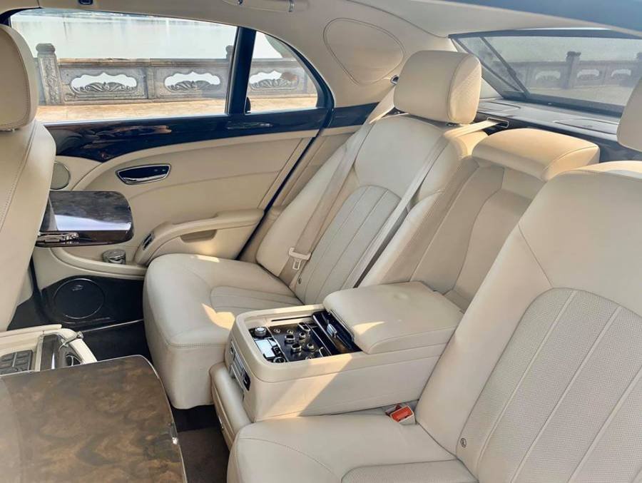 Bentley Mulsanne 2010 - Bán Bentley Mulsanne sản xuất năm 2010, màu vàng, xe nhập chính hãng