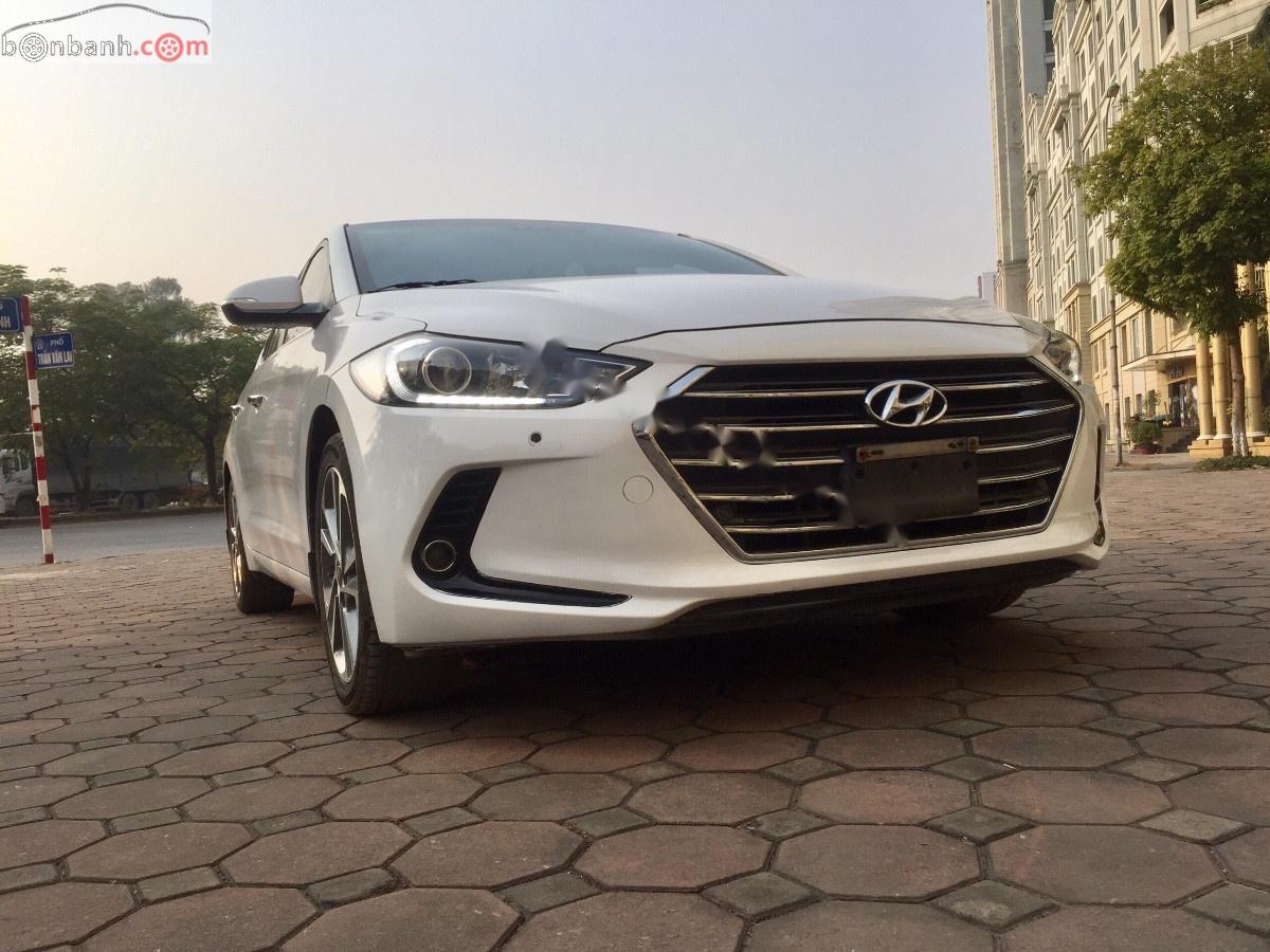 Hyundai Elantra 2.0 AT 2016 - Bán Hyundai Elantra 2.0 năm sản xuất 2016, màu trắng, số tự động